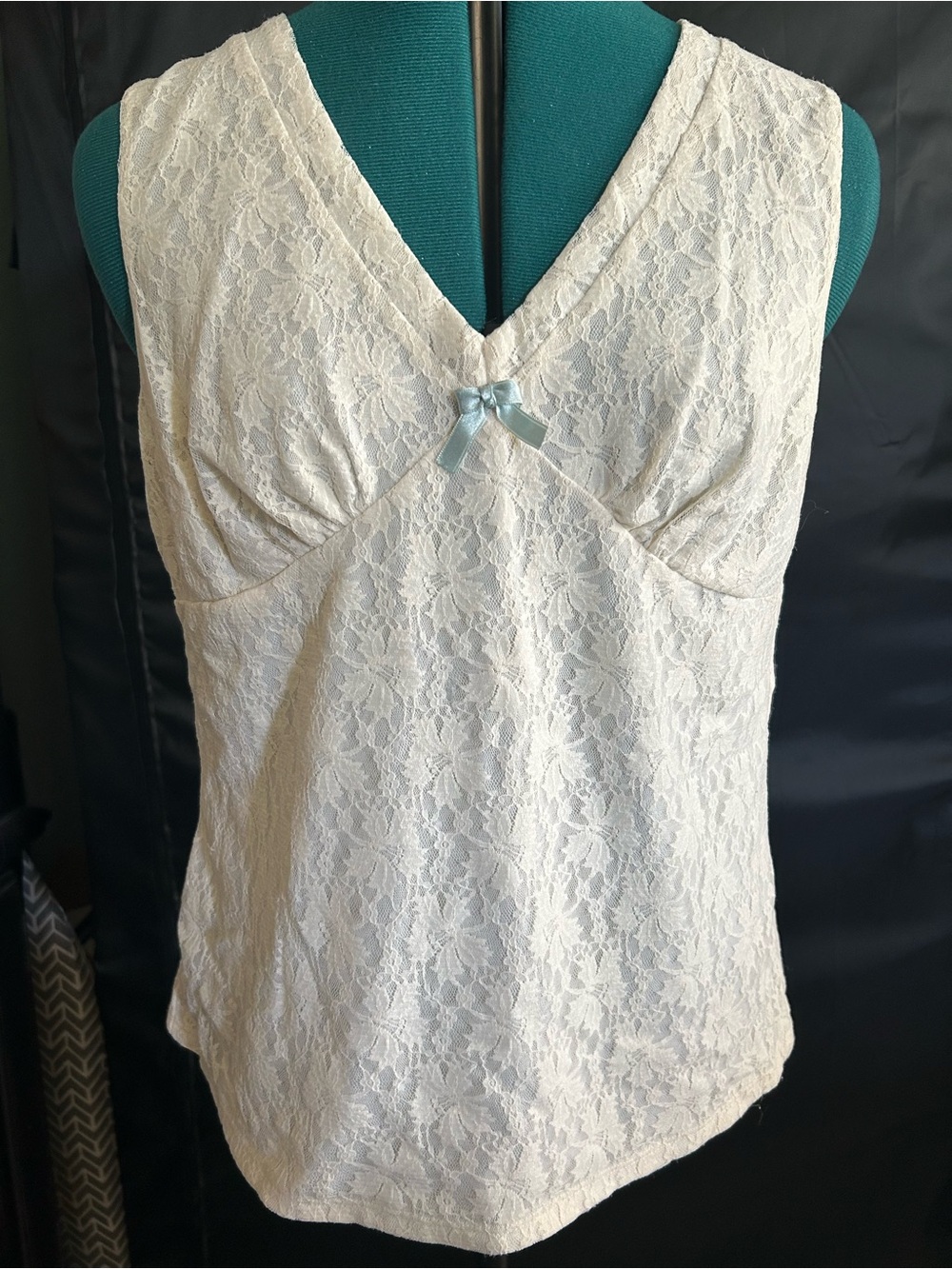 Lace V-Neck Camisole in Cream with Bow Detail